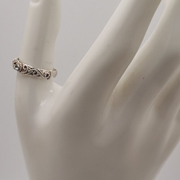 Cutest little braided silver ring, Size 7 1/2 - Picture 8 of 11